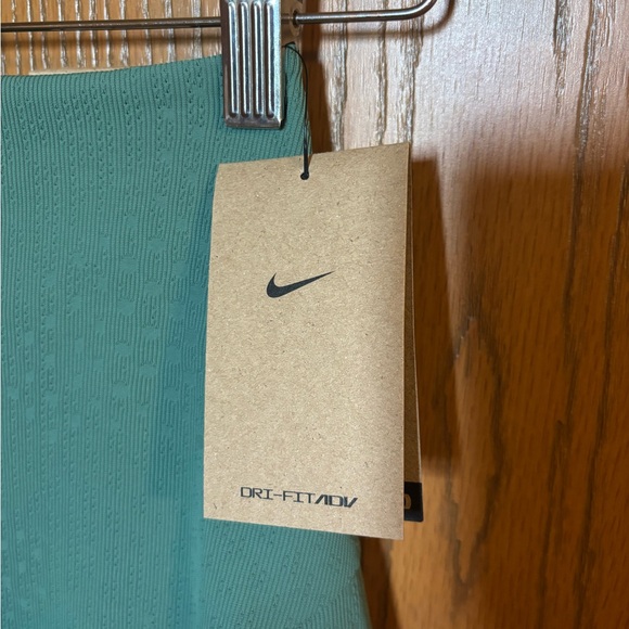 Women’s XS Nike Dri Fit Golf Skort Skiet with built in Shorts NWT - Picture 5 of 7